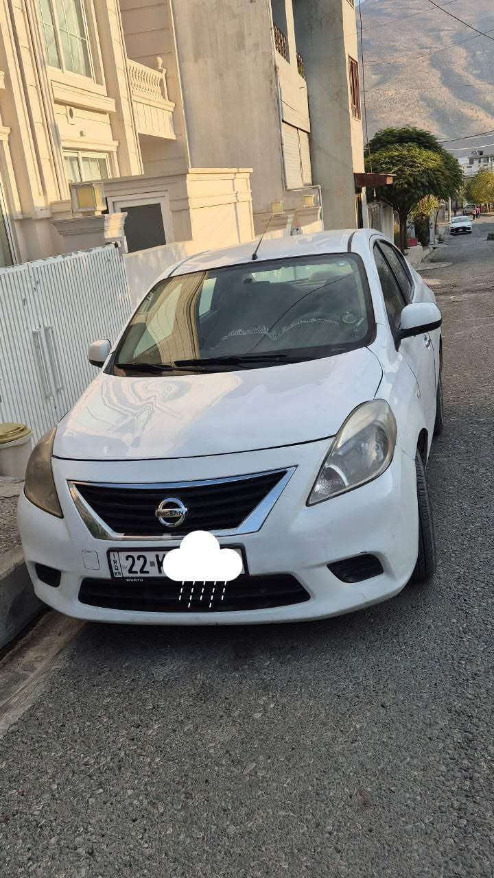 نیسان سەنی ٢٠١٤ 
پشتو پیشی زۆر جوانە ناو داخیلی هەموو بەشەرت جەپی خەفیفی پشتی هەیە ٣ پارجەی بۆیاخە 
گیر مەکینە بەشەرت 
سەوداش دەکەین 
٨٣ مجال  برایەنە 
*********** Singapore
