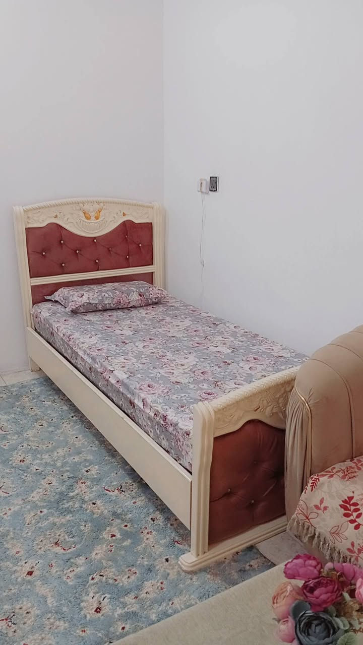 السلام عليكم عندي غرفة للبيع تفصال خشب عراقي توصا كلفتني مليون و400 واريدها 900 .


**إذا كنت صاحب هذا الإعلان وتريد حذفه لأي سبب، رجاءا أرسل رسالة إلى الدعم الفني**