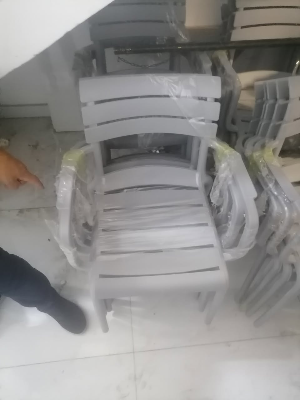 كراسي عدد ٥٠ للبيع ٢٥ جدد و ٢٥ مستخدم اقل الشهر 
العنون الشعب شارع بلقيس رقم  ***********
