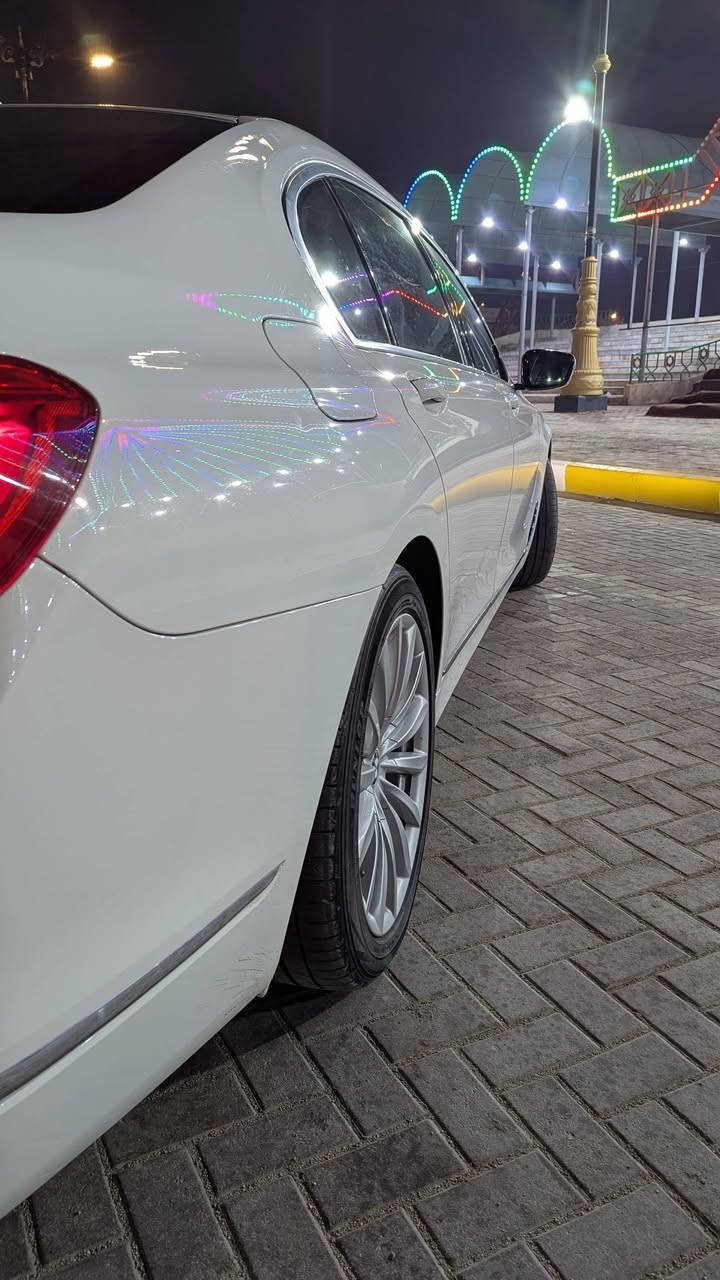 بي ام دبليو موديل 2019 740 Li
باب طويل  طويلة
مواصفات خليجي وكالة شركة العروش 
~~~~~~~~~~~~~~~~~~~
◽️محرك V6 سته سلندر تون بور تيربو 

🔹ماشية 112 الف حقيقي قابل للزياده 

◽️بيها ( بس بارد شبر اسفل مراية السايق الجانبية ) بدون دواخل بدون أيرباگ موجوده صور السونار 

◽️مواصفات
( بصمة - فتحة سقف - شاشة - ماوس - كشنات جلد - كشن و ستيرن خزن وكهرباء - مراية شفط - لايت ليد - كاميرا خلفية - حساس امامي - حساس خلفي - جامات حماية اليد - دبلات جوبلس هوائي - تحكم ارتفاع وانخفاض السيارة - ابل كار بلي - اربع وضعيات قيادة - بردة خلفية بلاد - باب طويلة - باب جنطة كهرباء - مثبت سرعة - لمتر سرعة )

رقم السيارة بغداد ، الرقم الإنكليزي الجديد
انا المالك /تحويل ثاني يوم 
مكان السيارة / المثنى - السماوة

السعر :355$ 
اتصال فقط : ***********
