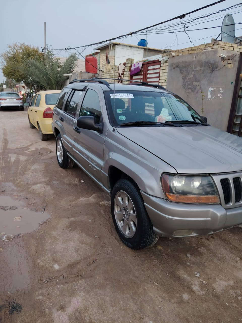 السلام عليكم
جيب شيروكي موديل 2001 فول مواصفات 
فتحه 
كشنات جلد كهرباء
 تحكم ستيرن 
شاشه كامره خلفيه 
مكينه بيها مال حاويه ماصارلها شهرين شادلها 6 سلندر بلادي كير خير من الله
تبريد شغال وثلج الحمدلله 
تخم تاير جديد
كهربائيات شغاله باتري جديد سياره جاهزه وكلها شركه بدون اي تحوير رقم اربيل تحويل ثاني يوم 
السعر 85 وبيها مجال
 السياره عليها غرامات 18 ورقه ينزل من سعرها ابيعك 67 صافي 
مكان السياره نجف للأستفسار اكثر
***********
