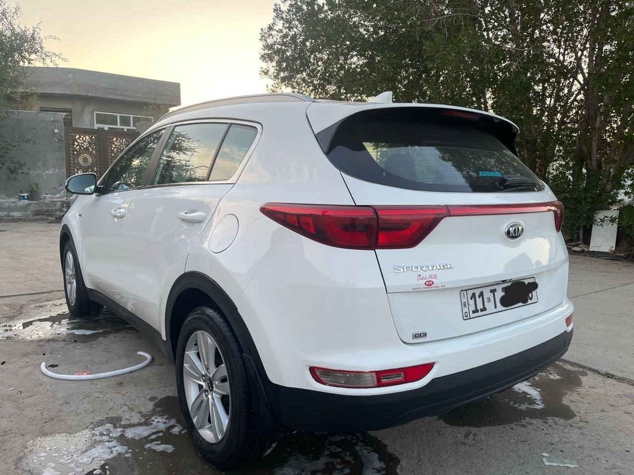السلام للبيع كيا سبورتج ٢٠١٨ وارد امريكي محرك ٢٤٠٠ gdl فور ويل رقم بغداد سنويه جديده حادثها مبين بصور  بيها اماكن صبغ سياره حلوه ونظيفه محركها جديد داخل نظيف تايرات جديده سعرها ١٦٠ وبيها مجال للشراي الاستفسار *********** مكاني بغداد
