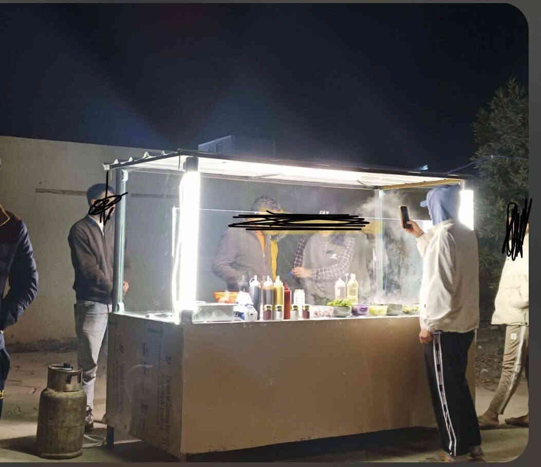 كشك للبيع حديد ثقيل واستخدامه يومين فقط السعر مناسب ***********
