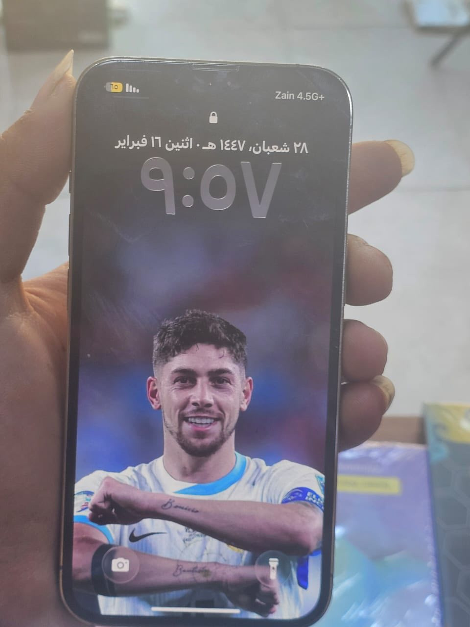 ايفون 13فقط ما مفتوح وين ما تفحص افحص بيه بس هاي لصربه الي باشاشه وما مثاره عليه نهئين 
ذاكره 256
بطاريه 96
رقم ***********
