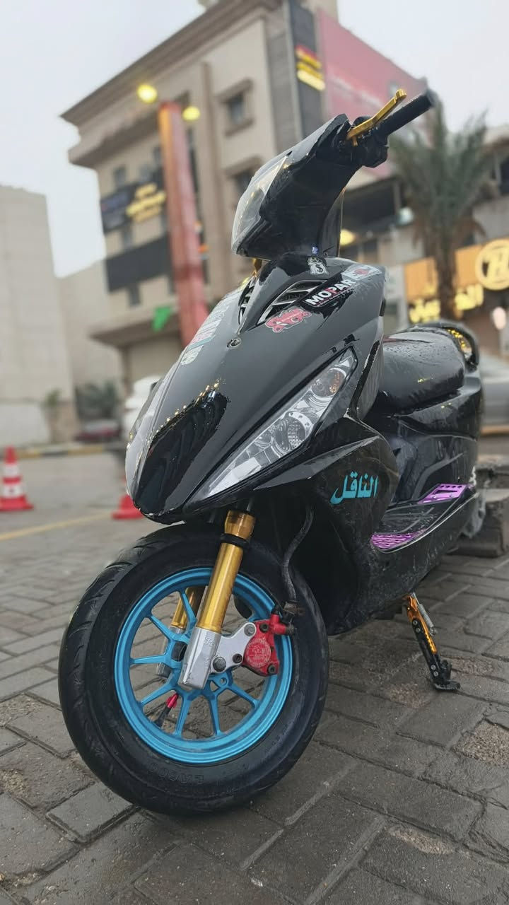 سلام عليكم دراجه ماكس مضلع شوف العين مرتبه وحلوه اب 750 او بيها مجال بصره معقل رقم هاتف***********
