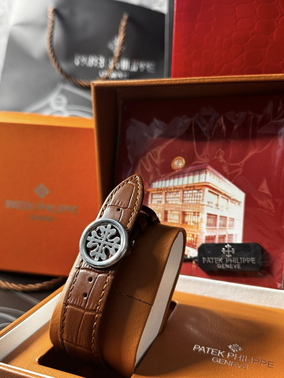 ساعة باتيك فلب كوارتز
مع كامل كروت وملحقات وعلبة وكيس
السعر 75،000 والتوصيل مجاني للطلب على الخاص او على الواتساب
***********
