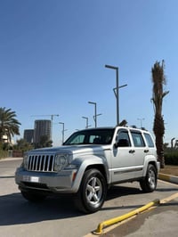 Jeep لبرتي 🇺🇸2008 مكينة v6 3.7 السيارة ماشيه 86الف وماكو هيج ممشة بهيج...