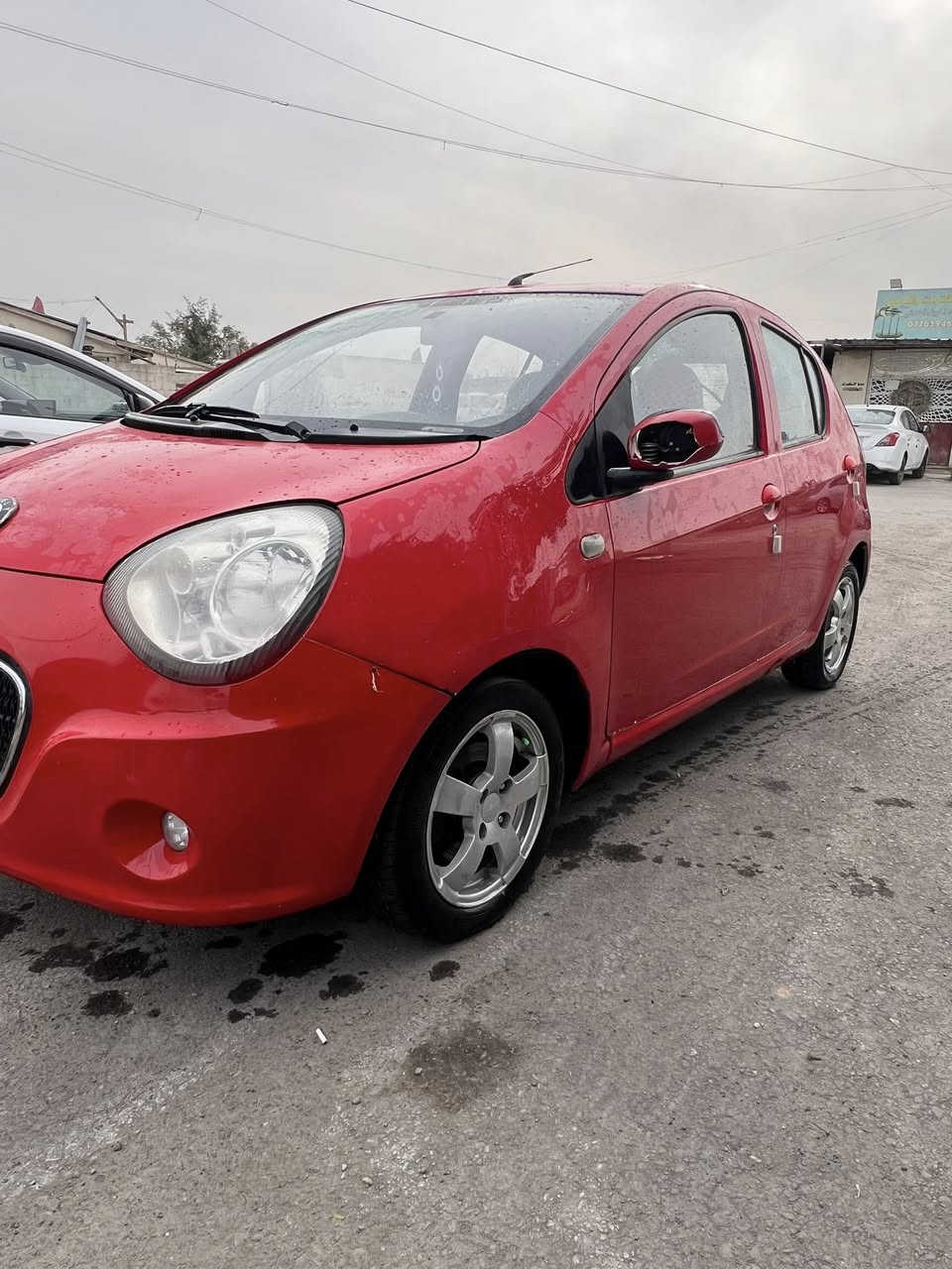 جيلي باندا موديل 2013 

السياره مكفوله من الضربه و الصبغ و التبديل كير اوتوماتيك 

كير مكينه مكفول صدر أمامي و خلفي جديد تخم تاير جديد تدفئة و تبريد ثلج فوول كهربائيات السياره جاهزه من كلشي اي نقص ما بيهه 

تحويل مباشر 

العنوان بغداد التاجيات قرب المرور 
للاستفسار ***********
