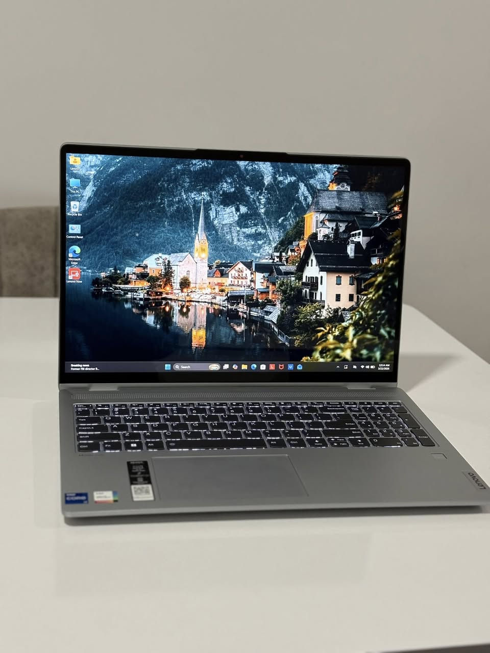 لابتوب لينوفو للبيع كور 7 جيل 12 اخو الجديد

Lenovo IdeaPad Flex 5 16"

المواصفات:
- حجم الشاشة: 16 إنش لمس (Touch)  
- دقة الشاشة: FHD+ 1920x1200 IPS قریب عن 2K
- المعالج: Intel Core i7-1255U  
- كرت الشاشة: Intel Iris Xe Graphics  
- الرام: 8GB 4266MHz  
- التخزين: Samsung 512GB SSD M.2 Gen4  
- نظام التشغيل: Windows 11 Pro  
- قابل للتحويل 360 درجة    
- تصميم متين وأنيق  

المميزات:
✔️ أداء سريع ومناسب للدراسة والعمل  
✔️ شاشة لمس + تصميم مرن  
✔️ بطارية بحالة الجدید  
✔️ خفيف وسهل الحمل  

السعر: (( 670 الف ))  

للعلم سعر الجدید 1,250,000 دینار

توصیل موجود


**إذا كنت صاحب هذا الإعلان وتريد حذفه لأي سبب، رجاءا أرسل رسالة إلى الدعم الفني**