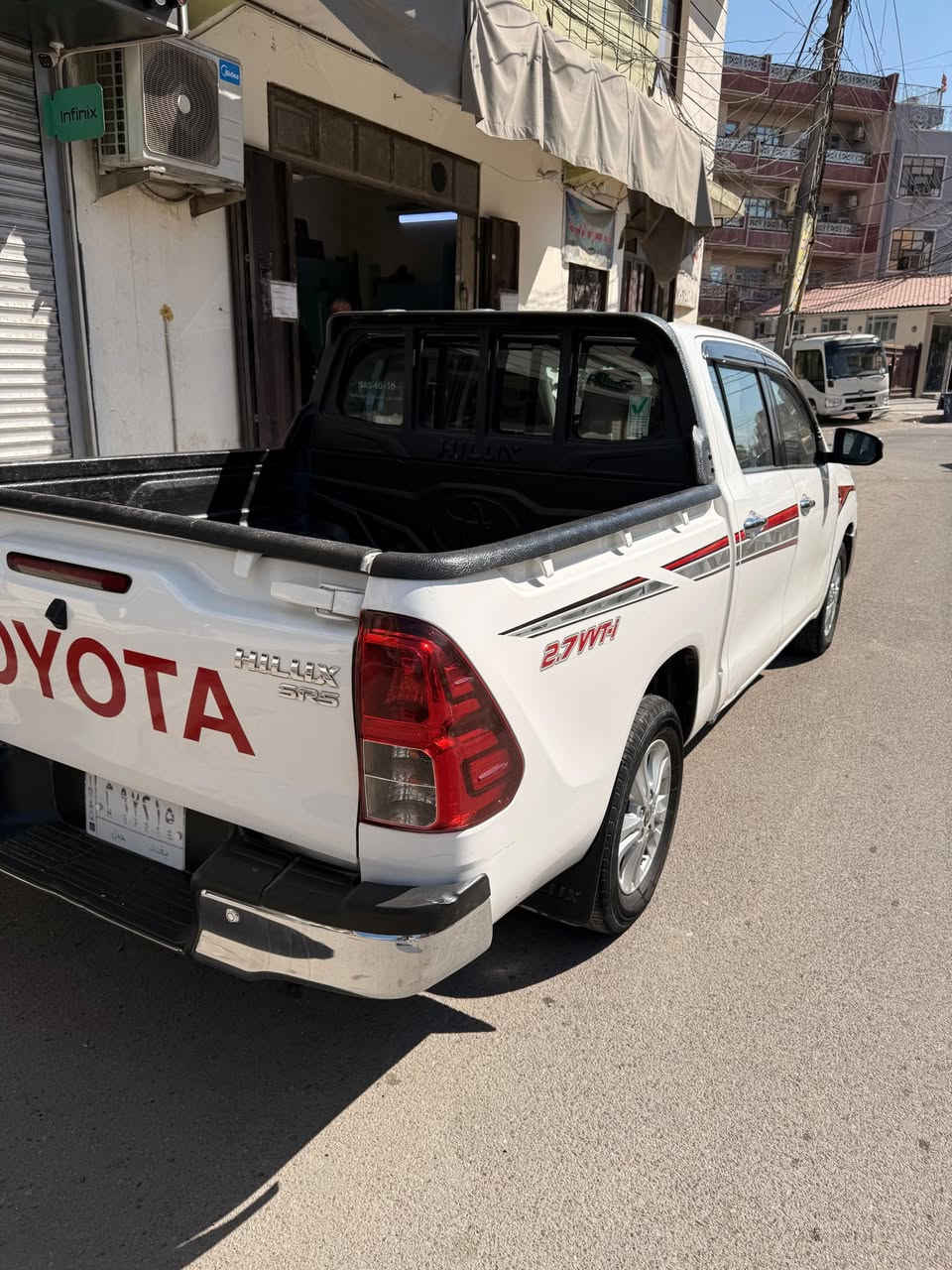 هايلوكس  موديل2023
ممشى120
ضررها بس بك لايت ولباب مثل ما موضح 
السعر 25الف 
رقم***********
