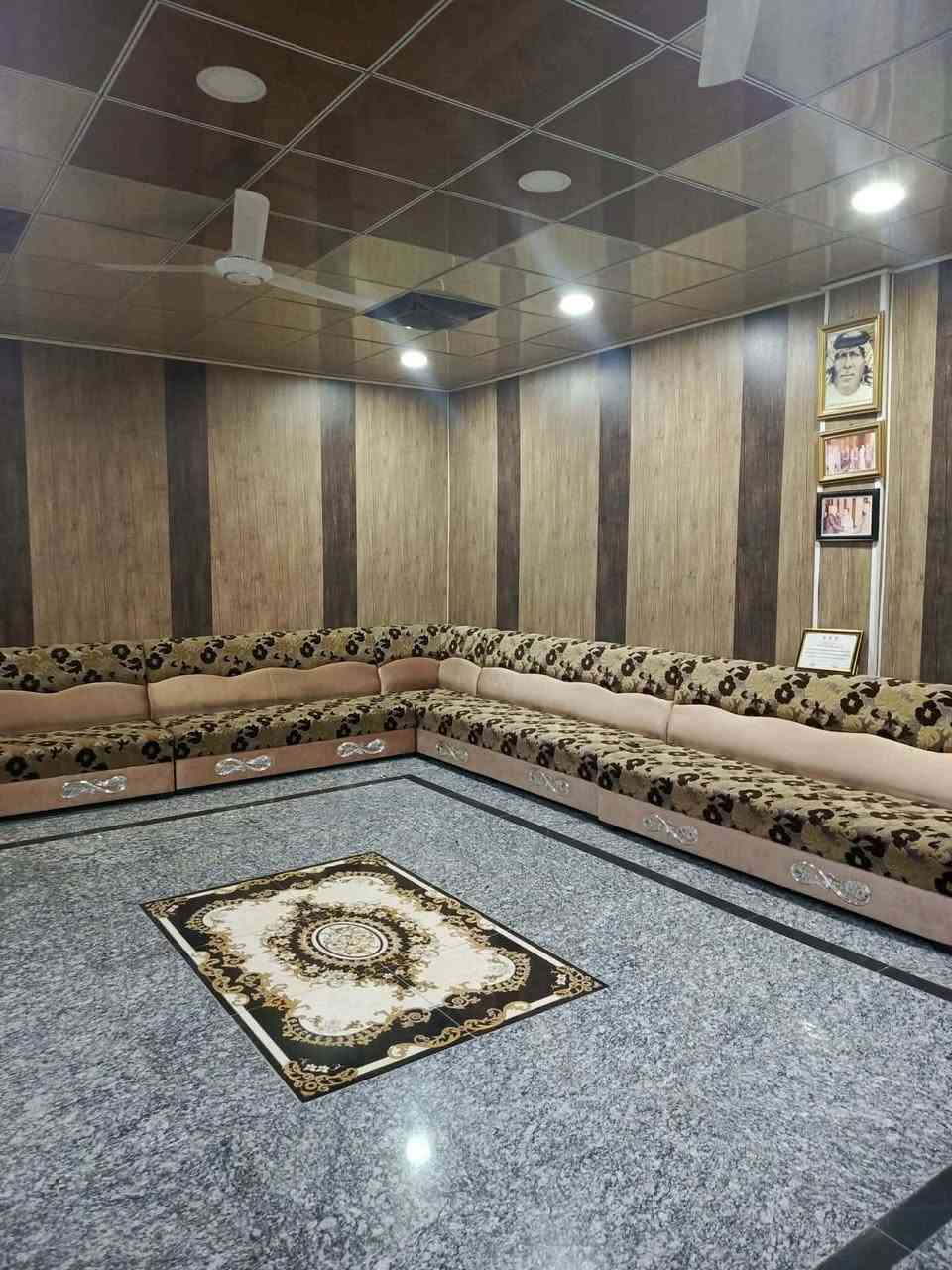 للبيع دار طابو زراعي سند 25 المساحه 375سنتر على شارع الورديه  يتكون الدار مضيف خارجي غرف نوم عدد 3 هول مطبخ حار وبارد استقبال مع 4 محلات مجرات مع برج انترنيت مجر العنوان ورديه خارج مقابيل محطة الغاز السعر خاص ابو مصطفى للعقار ***********🌹🌹🌹

