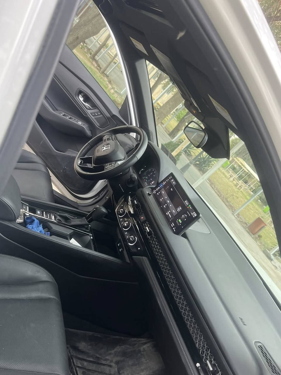 ‏ Honda Accord Hybrid 2024 Sport L
موديل :- 2024
♦️السيارة جاهزة بدون اي نقص
لون :- ابيض
قوة المحرك :- 2.0 Hybrid
عداد المسافات :- 14,985 ميل
مواصفات السيارة :-  Sport - L
♦️عدد المقاعد :- 5 مقاعد 
♦️بصمه عدد 1
♦️ شاشة نفكيشن 
♦️ تحكم مسجل 
♦️ تحكم سرعة 
♦️ بصمة تشغيل 
♦️ دخول ذكي 
♦️ لايت زنون 
♦️ رادار امامي 
♦️ رادار تحديد مسار 
♦️ كامرا خلفية 
♦️ فتحة سقف 
♦️ اوتو بارك 
♦️ هاند بريك بصمة 
♦️ درايف مود 
♦️ مثبت سرعة 
♦️ حساس مسافة امان 
♦️ اوامر صوتية 
♦️ مقاعد كهربائية 
♦️ مقاعد جلد  
♦️ مرايات كهربائية 
♦️نظام النقطة العمياء  
🔴🔴 198$ واصل  بغداد 
السعر بي مجال بسيط 
♦️مكان السيارة بغداد/ العامرية
للستفسار ***********
