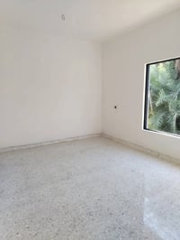 كادر جص وبياض متفرغ حاليا  الكادر متكون من ٤ خلفات  شغل درجه اولى  مسا...