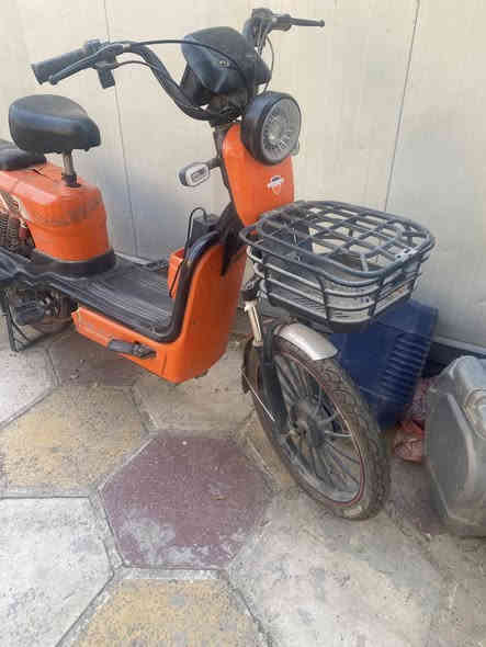 السلام عليكم دراجة شحن للبيع مبدلة عقل+ عطلها ملف فقط كهربائيات كلها شغالة كدامكم بالفيديو سعر ١٥٠ بيها مجال بسيط 
تواصل ***********
