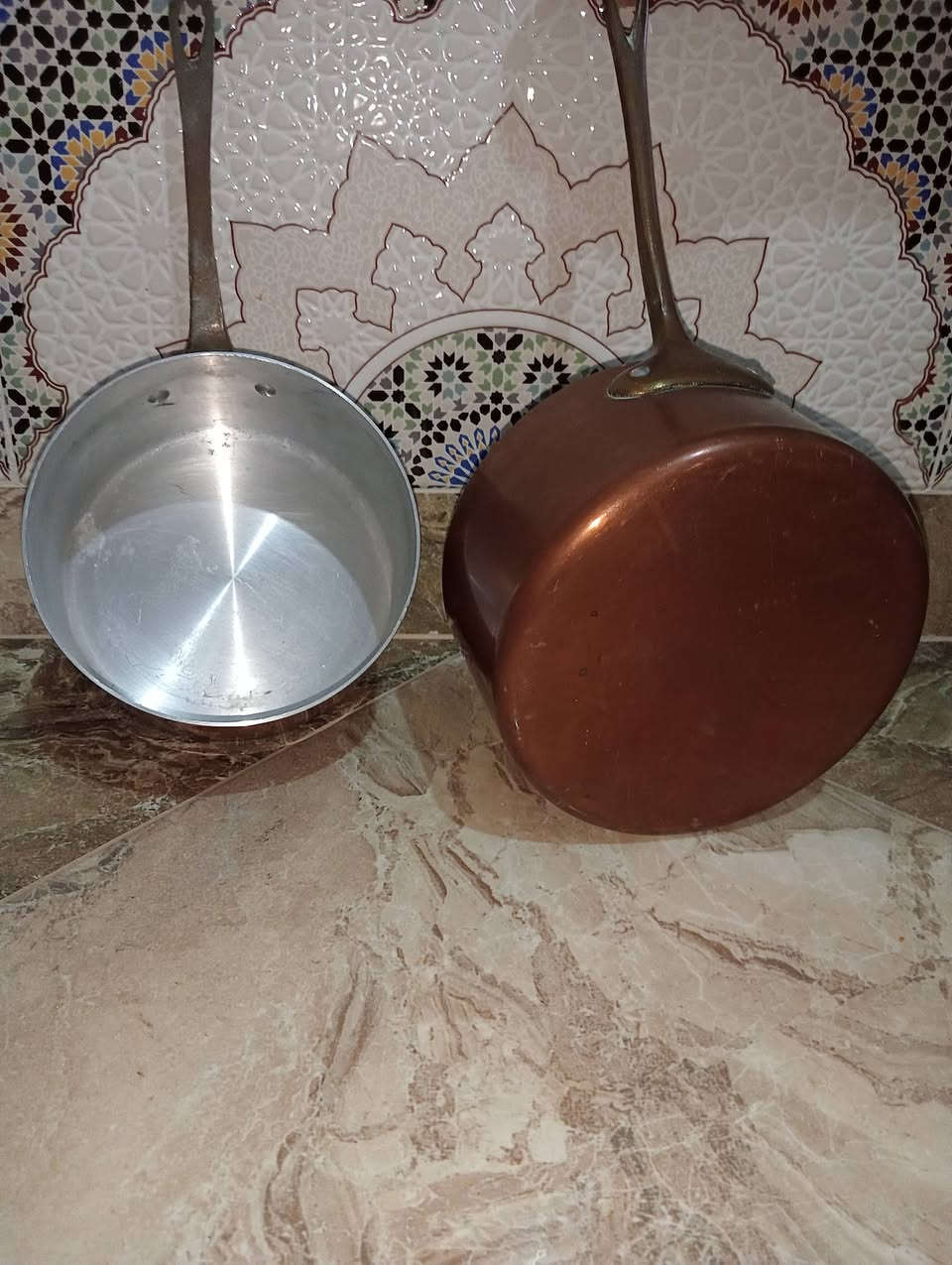 طقم كاسرولات من النحاس الاصيل ،قطعة من تراث المطبخ المغربي الاصيل
الحالة ممتازة جدا:نظيفة و جاهزة للاستعمال مباشرة
التوصيل متاح لجميع المدن 
مرحبا بالجميع


**إذا كنت صاحب هذا الإعلان وتريد حذفه لأي سبب، رجاءا أرسل رسالة إلى الدعم الفني**
