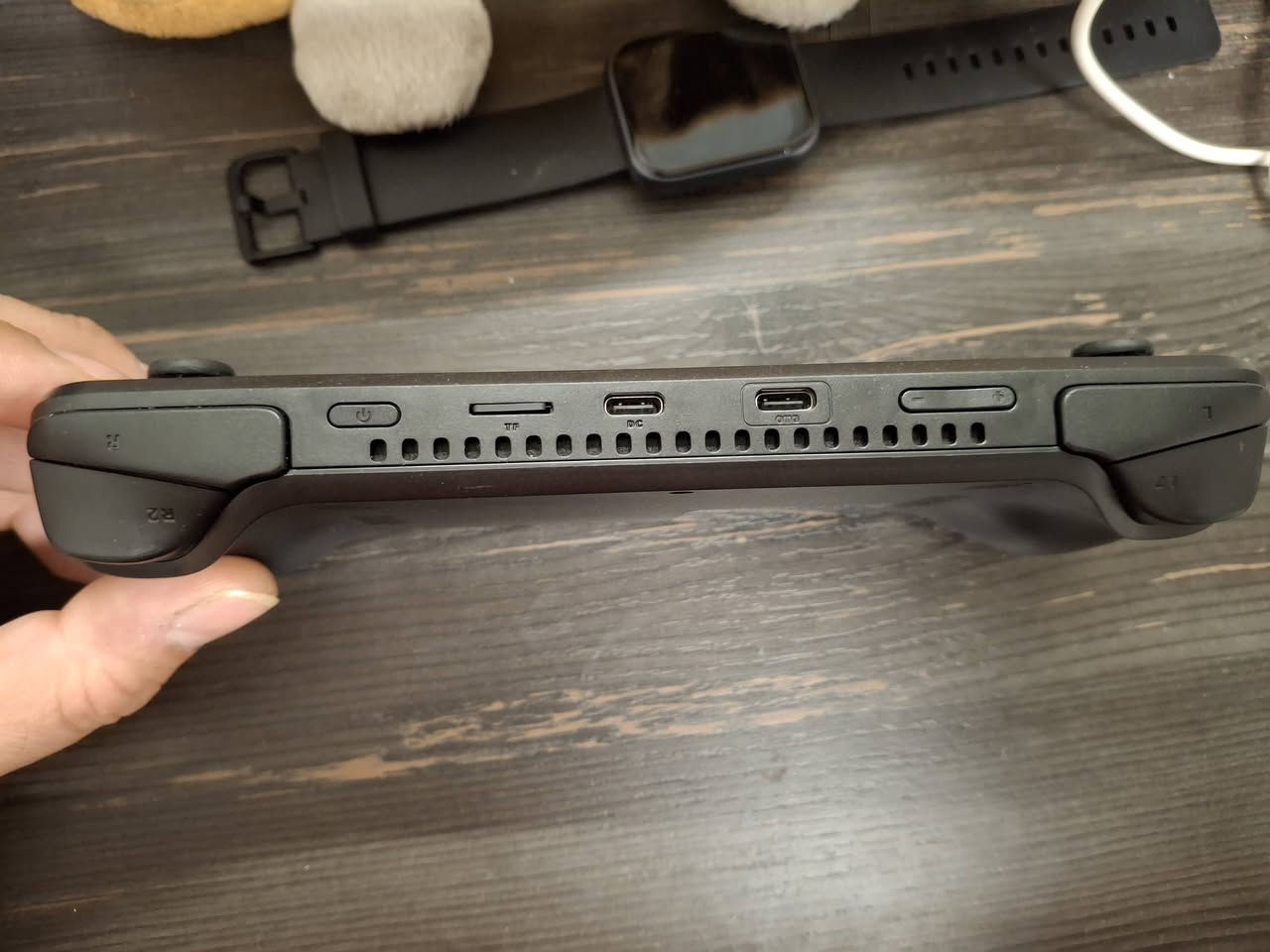 للبيع جهاز E6 محاكي العاب شاشة كبيرة بطارية 5000 وياه رام 64 الجهاز مليان العاب بعد بالباكيت مستعمل قليل جدا  السعر ٥٠ الف نهايته
***********
