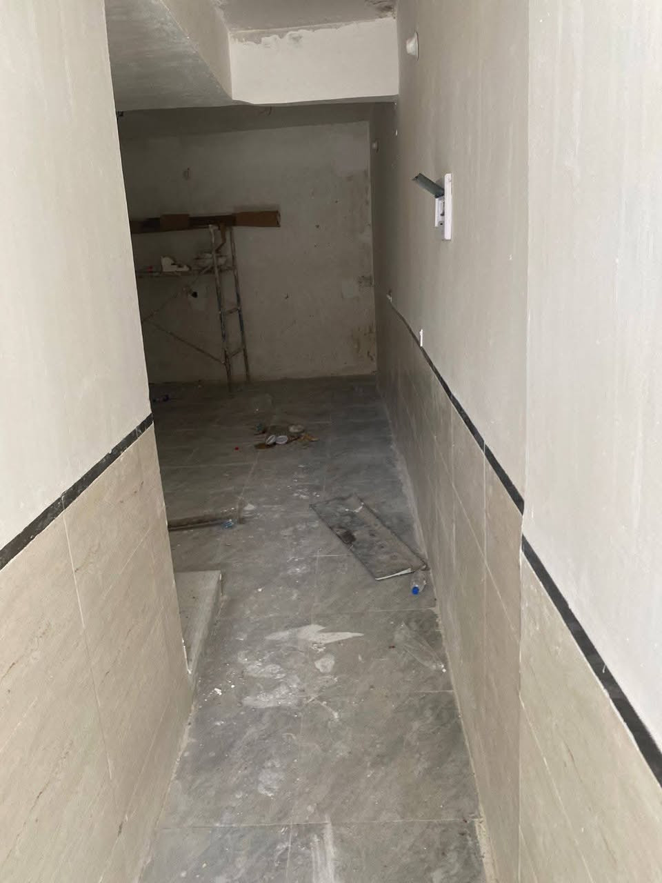 للبيع مشتمل 65م طابقين غرفتين نوم ومطبخ كبير وحمام فوك وجوه بناء جديد الموقع بغداد الراشديه شارع المراسمه بفرع جامع التواب الرحيم السعر 59مليون للاستفسار الاتصال *********** للبيع فقط واذا تريده استثمار هم يصلح
