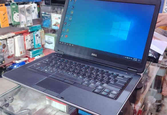 Dell latitude E 6440
بنظافة ممتازه 

استخدام اللابتوب
مناسب جدًا للطلاب والموظفين للدراسة، التصفح، تطبيقات وورد وإكسل، وإنجاز الأعمال اليومية بسرعة وثبات.

المواصفات

الموديل: DELL Latitude E6440
المعالج: Intel Core i5 الجيل الرابع فئة M
الذاكرة: 8GB DDR3
التخزين: 256GB SSD سريع
اللون: سلفر

فحص كامل قبل الاستلام والدفع 
بالاضافه لضمان 7 ايام ضد اي خلل مصنعي 

توصيل متوفر.

السعر
السعر السابق: 180,000
السعر الحالي: 160,000

واتساب: 
***********
