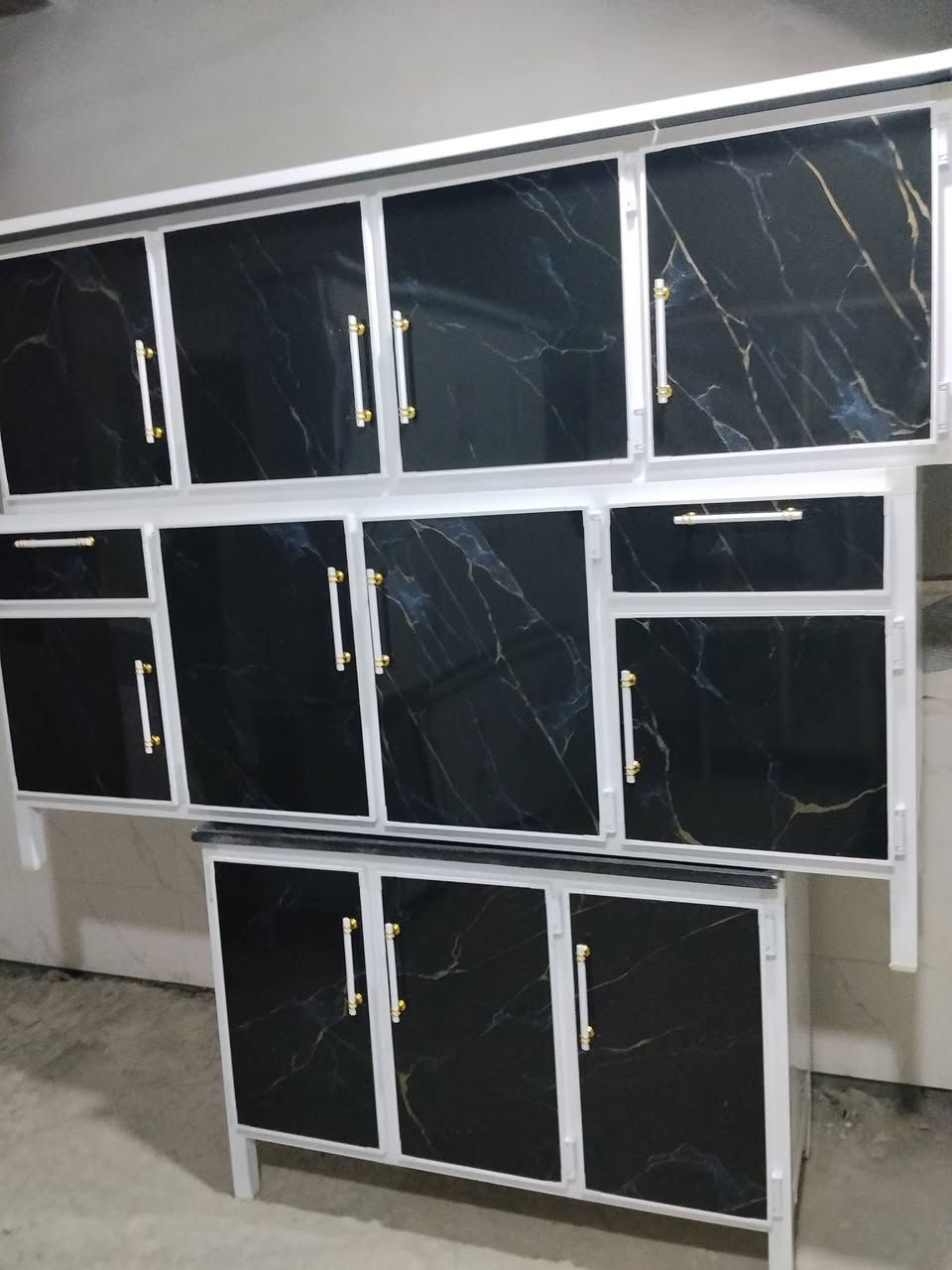 السلام عليكم انواع الكاونترات وانواع الطباخات وانواع القسالات وانواع الثلاجات بسعر مناسب جدا جدا ابيع جوه السوك العنوان بعقوبة صناعه الثالثه عل عثمانيه  ***********
