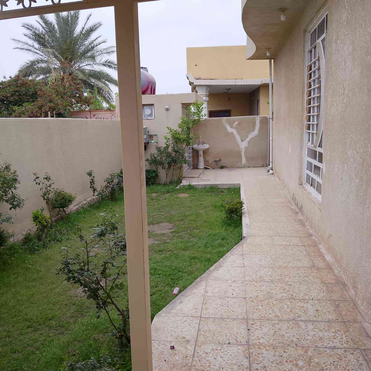 دار للبيع 300 متر سند 25
#مقابل عمارة فلاح طابقين يبعد عن الشارع 20 متر 
#غرف نوم عدد 4 
#الطابق الاول بناء بلوك والثاني طابوق 
للإستفسار 
#قمة_الأرض_للعقار_والمقاولات_المحدودة
***********_***********
