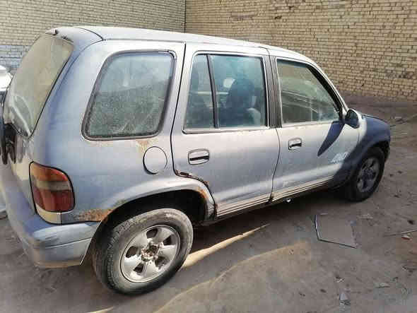 السلام عليكم سياره كيه اسبورتج مديل 93   أدوات أدوات  .. مكينه مفتوح تخم تاير جديد باتري جديد سياره جانت متروكه عوزه ترتيبات شويه السياره ابيعك جوم حديد  السعر 12 ورقه مكانه  الديوانيه ***********
