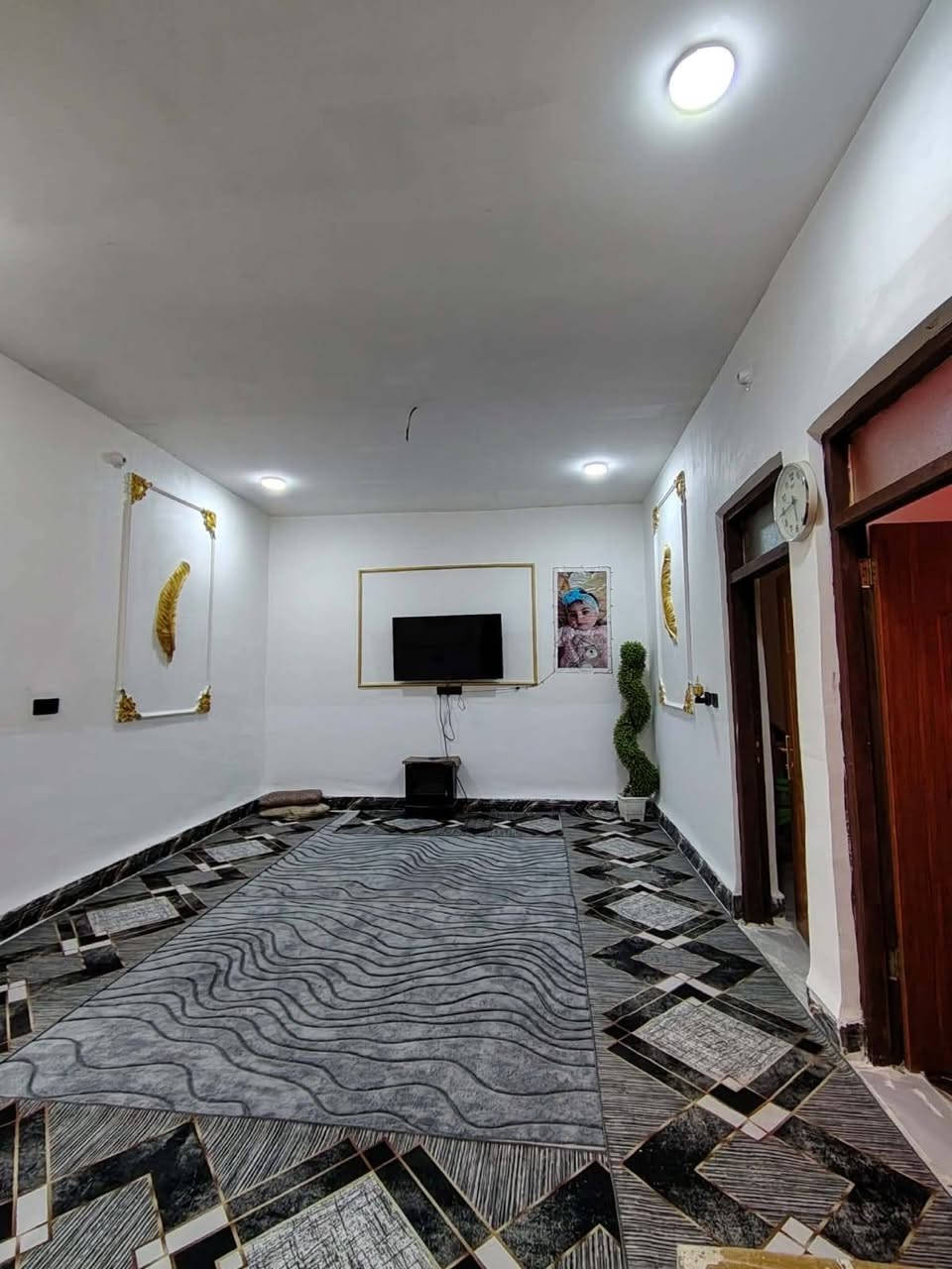 بيت جديد للبيع على طريق السنيه مساحة 150م بناء 2غرف وصاله مطبخ واستقبال وحمام طارمه حلوه تفاصيل أكثر على رقم ***********
