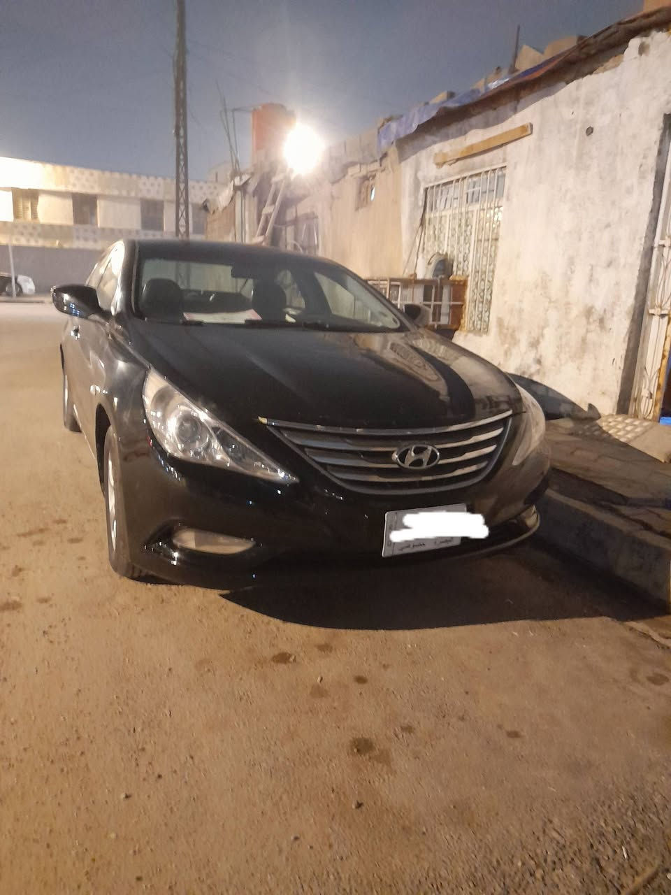 السلام عليكم 
سوناتا 2012 وارد كوري للبيع رقم بصره مكينه 2000 دوش مكينه وكير وحداديه وتبريد مكفولات البدي بي اكثر من قطعه صبغ بس بدون ضربه والوارد الكوري ماينكفل من الصبغ سياره سياره جديده وكامله من كلشي السعر 100ورقه وبيها مجال للشراي للتواصل ***********
