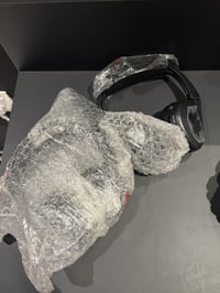 سماعات لاندكروزر للبيع  غير مستخدم وكاله أصليات الي تفيده يتصل .. مكان...