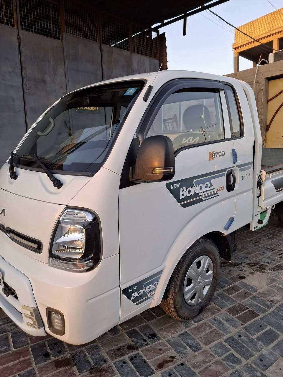 كيا حمل بنكو ٢٧٠٠ رقم بابل موديل ٢٠٢٢ سيارة جدية جاهزه مال جناي سنوية ٢٠٢٧ مكانها طويريج باسمي مواصفاتها بلوتوث شاشة تبريد خير من الله اشاير مري كامره خلفيه السعر ١٤٥ وبيهه مجال بسيط  
***********
