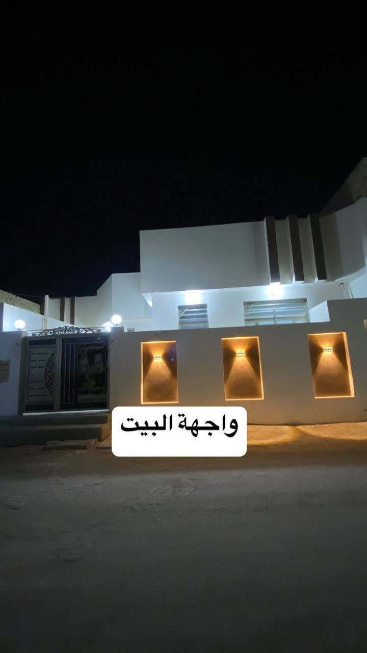 يا الله السلام عليكم 👋

يعلن مكتب الأمير للعقار شارع الصب عمود 287 
‏
‏
 بـيـت 🏡مـع مـحـل للبيع..المحل ايجاره(150) شهرياً

طابـو زراعي سـند(25) مرقم ومشمول بالتمليك

مساحة البيت..241 مـتر
واجهة..14 متر
بناء درجة أولى أساس وسقف صب 
ارضية (كـاشي)

السطح شتايگر درجة أولى 
البيت شغل  جناي  شغل مظبوط 

يحتوي البيت على 3 غرف نوم وصاله كبيره واستقبال كبيره ومطبخ وحمامات عدد(2)

يطل على شارعين باب امامي وباب خلفي 
البيت كامل مابي اي نقص..

الخدمات ماء كهرباء اناره ليليه مدارس 🏫 اهليه +حكوميه
🛣️شارع تبليط الباب البيت 
العنوان:-شارع الصب 🛣️مقابل ملحق قرية الغدير 

  للاستفسار 

مكتب الأمير للعقار شارع الصب عمود 287 
‏
‏للاسفسار   ***********
‏
‏***********
