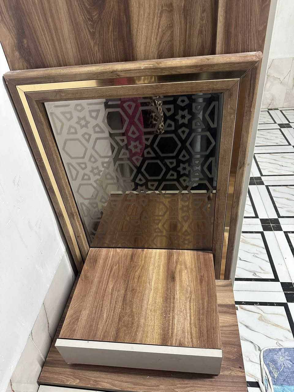 سلام عليكم غرفه 11 قطعه تركي مستعمل للبيع 
السعر 700 وبيه مجال 
تحتوي ع كنتور سلايت كلش مرتب وجبير
ميز تواليت 
ميز جربايه عدد 2
ملحق كنتور عدد 1
ميز جرارات عدد 1 
مرايه ام المتر عدد 1 
شازوله عدد 1

***********
