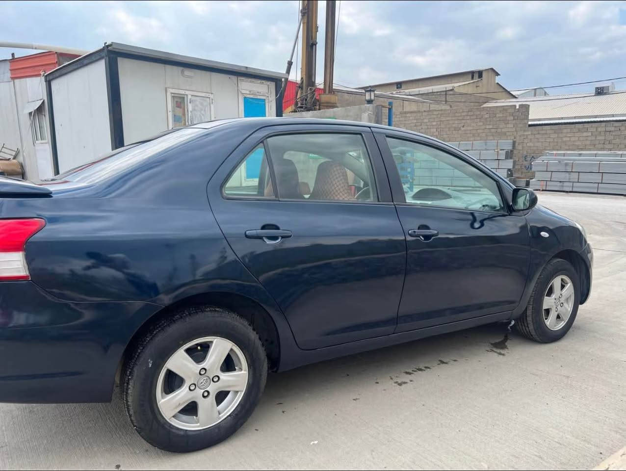 تۆیۆتا یارس 2007  مەکینە گەورە  گێر و مەکینەی بە شەرت 
یەک دەست بووە   هەر لای خۆم  بووە
بۆ جوانی سبوغ عامم کردووە زۆر پاک و خاوێنە یەک دینار مسروفی نیە ناوەو دەرێی کامل نوێ کراوەتەوە و زۆر خاوێنە بێ تەقە و رەقەیە  
لایت و بەگ لایت تازە گۆراوە وە تاقم تایەکی نوێی لەسەرە و هەزە و سەنەوی نوێیە
385,000حقیقی رۆیشتووە ***********
78$ أربيل, العراق
