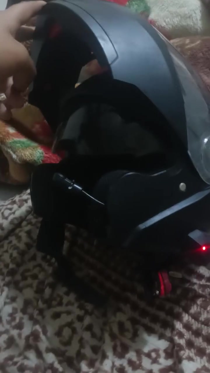 خوذه للبيع فك قلاب + سماعات امل مايك مكانه شارع فلسطين ***********
