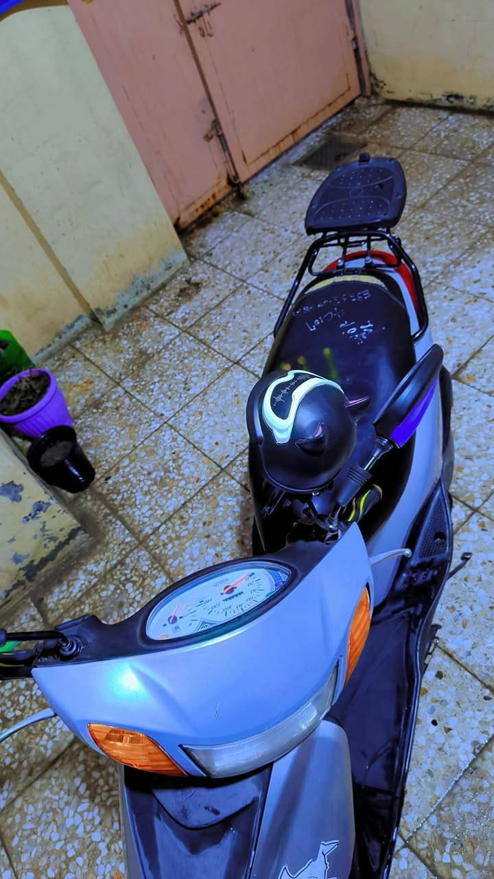 ‏السلام عليكم
‏دراجة بريز اكزز للبيع 
‏نوزل شغاله نكرة تخم تاير جديد بريكات دسك جديد  شلعة ومعدل فول عداد سرعه كله شغال
‏السعر ٧٥٠ وبيها مجال للشراي
‏للاستفسار ***********
