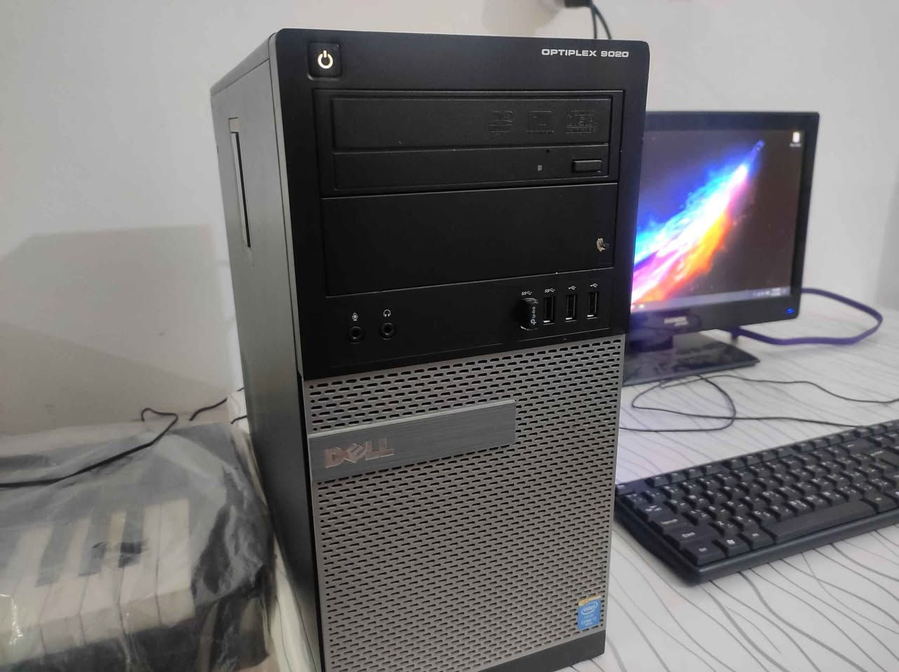المواصفات موجودة بالصورة

التخزين  hdd 500 + ssd 128
كرت الشاشة  GT 1030 gddr5
المعالج  Core i5 4th gen
الرامات  4+4+4 (12gb ddr3)
حاسبة تجارية من شركة Dell

وياها واير HDMI لكرت الشاشة، وماوس وكيبورد
السعر 300 الف

مامتوفر توصيل
مكاني العمارة عمارة, ميسان


**إذا كنت صاحب هذا الإعلان وتريد حذفه لأي سبب، رجاءا أرسل رسالة إلى الدعم الفني**