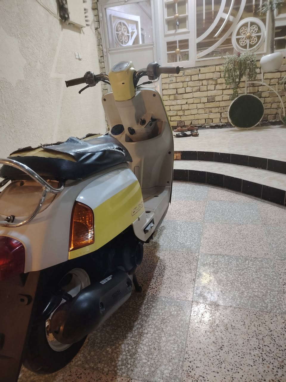 دراجه بوليس
مفتوحه مره وحده الدراجه كلها ختم واحد ويه المكينه الدراجه مناقصها شي نصبتها تخبل. 
مكاني خاجيه 
الرقم***********
