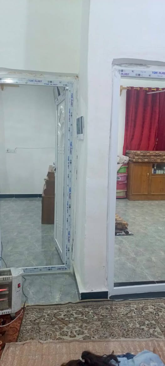 سلام عليكم بيت للبيع في السده الهنديه ورا جامع ابوالفضل صوب العصافره مساحته البيت 250 طابقين غرفه وصاله وستقبالوغرفه ومطبخ وصحيات داخليه واخارجيه وطابقه الثاني غرفتين وصحيات واستفسار اكثر اتصال على رقم ***********
