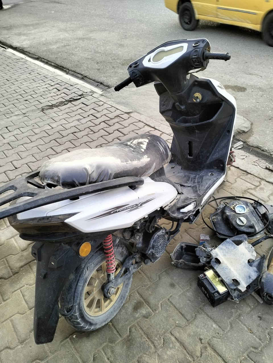 ماطور ماكس للبيع بس مفسخ قراضه يراد تشدهن محرك شغال مابي أي عيب السعر 75 /***********
