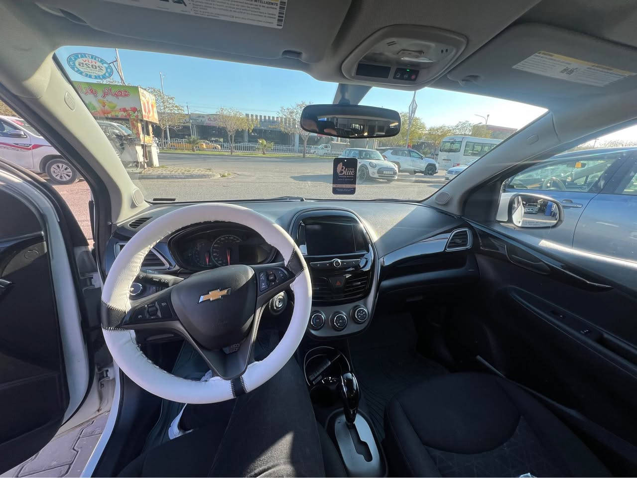 سلام عليكم 

شوفرليت سپارك 

موديل / 2021 

الضرر / باب سايق مبدل بلادي باقي السيارة كلشي مابيهه 

بطاقة بانزين موجود 

عداد السير / 64 الف 

تخم تايرات جديد 

بدون دواخل 

رقم صاحب السيارة / *********** كركوك, العراق
