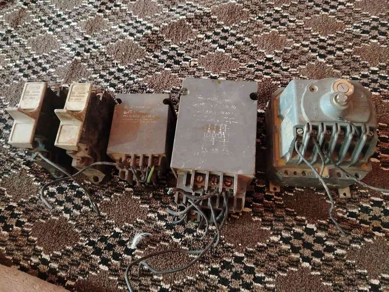 السلام عليكم ورحمة الله وبركاتة جهاز كامل نوعيه شنايدر 3000 امبير شرط الشغل  كلهن سعر 100 الف قفل وين اهل مولدات يفيدنهمم
اجهزه  اوتو ماتيك يعني اي خلل يصير عندك يفصل اوتوماتيك  الي يفيدنو يتصل *********** مكان الشرقاط الخصم
