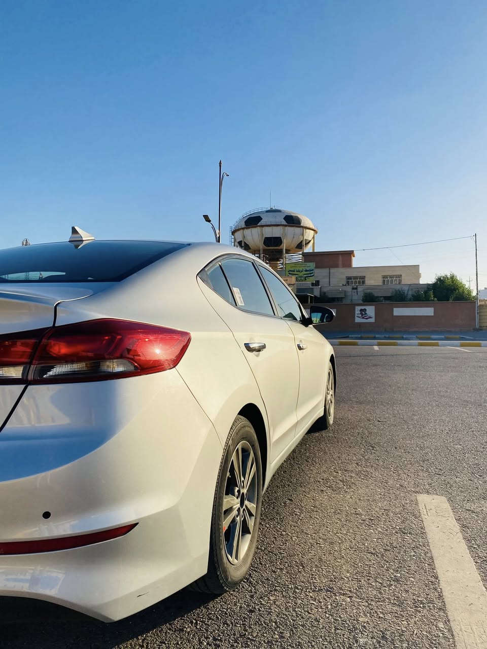 النترا 2017 وارد امريكي 
رقم انبار الرقم الجديد تحويل مباشر 
محرك 2000 دوش 
مواصفات الامريكي المعروفه 
كامره وحساسات بلاديه 
تحكم ستيرن جهتين مع قفل سرعه 
السياره جاهزه من كل شي تخم تاير صدر امامي وخلفي جديد محركها شديته جديد مال كصه كشرها صافي لا جراد ولا تگشير تجي واشوف بعينك 
ضررها جاملغ خلفي مع قبق جنطه والباقي مكفول 
مكان السياره
الانبار - الرمادي 
السعر 110 وبيها مجال 
***********
