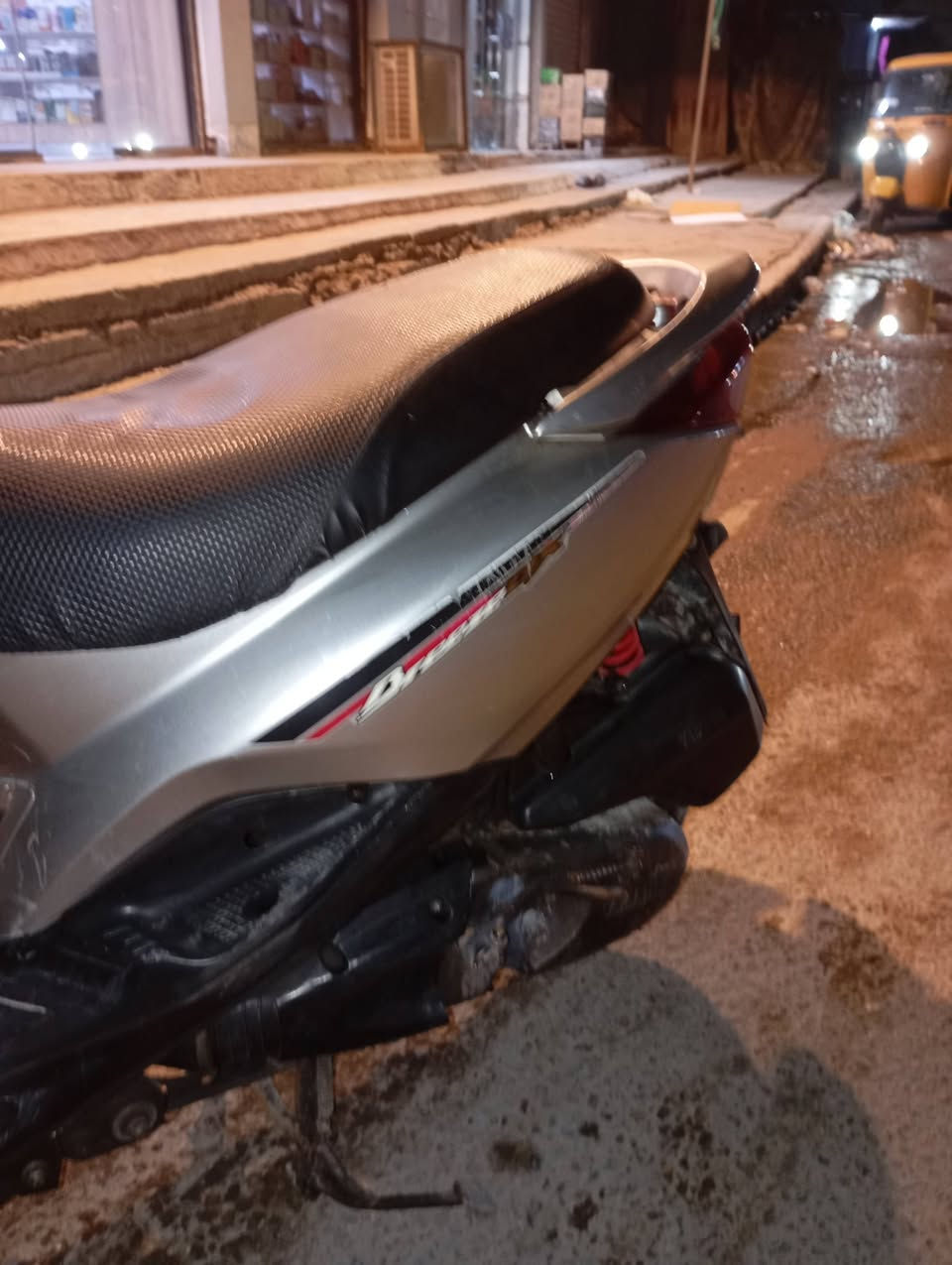 سلام عليكم.دراجه 140*للبيع*دراجه جديده وخير📍 من الله شعله معدلل تخبلل💯 دراجه بيها زنون وتايرات جدد دبلات كهربائيات كلها شغاله *مكينه مكفوله *كفرات بلاديه ودراجة مال جناي رنبه تشتغل✅ سلف وهندر *سعرر 650 ************📞خابر وتدلل عنوان (شماعيه أو اورفلي)
