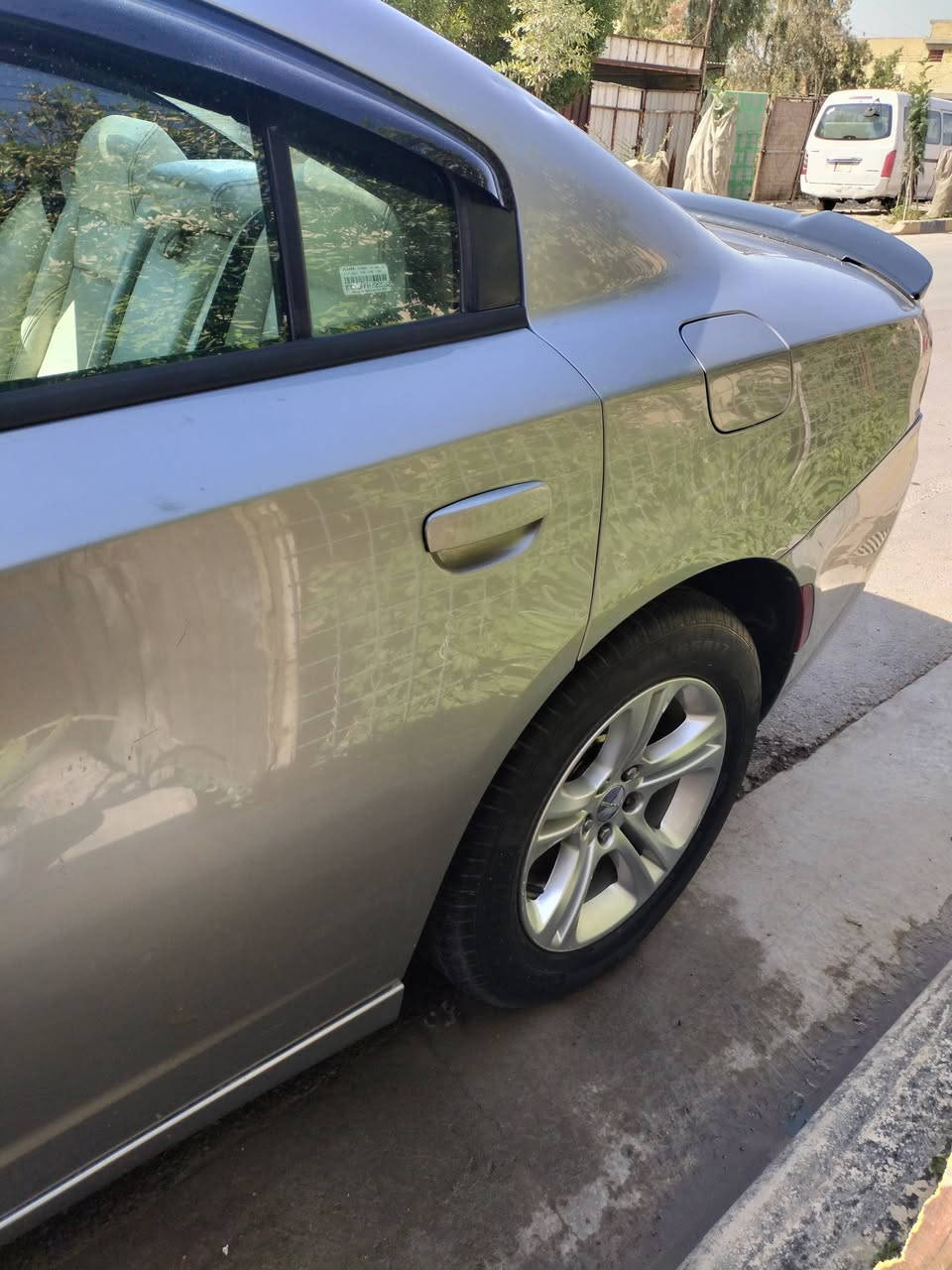 سلام وعليكم شباب جارجر رصاصي 
موديل 2015
رقم بغداد بسمي 
مكينه 3600
وارد كندي 
تو ويل 
تحويل مباشر 
حادث جاماغ ونص بنيد بيهه باب صبغ عكس سايق يعني 3قطع بدون دواخل 
سياره جاهزه كل نقص مابيهه 
مكاني بغداد 
داخل ابيض جلد 
تواصل ***********
سعر 170/قابل لتفاوض 
اخوان لدكلي لكيت 150/لو 160 /روحه اخذهه تحياتي لجميع سوك كلشي بي 
اصل 15/لا مرمزه ولا معلايا
