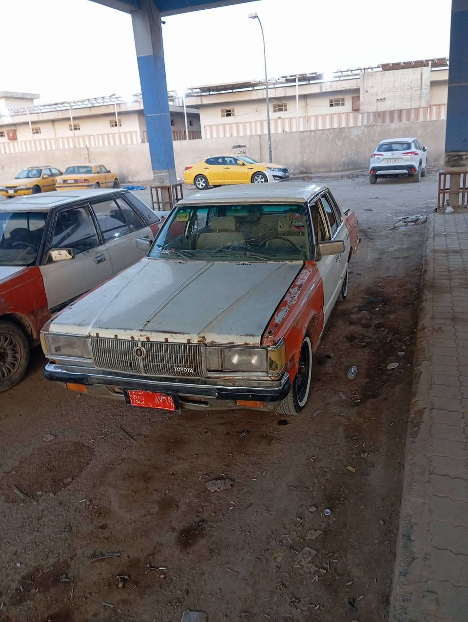 سياره سوبر موديل 82 للبيع مكانها الديوانيه سياره بها محرك بطه جاهز السياره الرقم هاتف ***********
