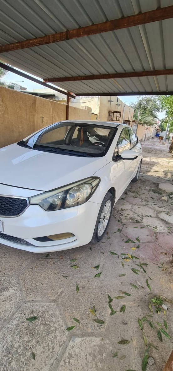 كيا سيراتو خليجي لون ابيض مديل 2015 بأسمي السعر ١١٩ البصرة
***********
