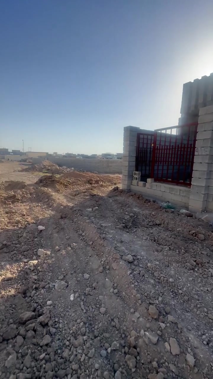 دار هيكل مساحة 200 متر حي الحشد قرب دائره المجاري يتكون من غرفتين نوم استقبال وصاله ومطبخ ومجمع صحيات 
موقع جيد ان شاء الله 
وبسعر جيد 
استفسار 
***********
