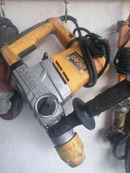 السلام عليكم.                                                                     كوسره كبييره انجيكو  +كوسره جدران انجيكو+ كسار تام 2 درين فر انجيكو حادلات 2 جاهزات وعلى فحص العنوان بابل ابو غرق ***********
