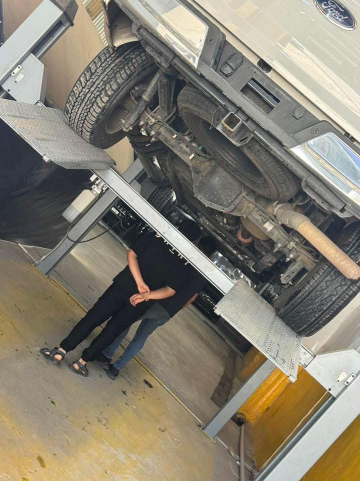 السلام عليكم. 
فورد F150 
موديل 2023
مكينه 3500 تيربو V6
مواصفات XLT
رادار امامي
 تحديد مسار
قياده ذاتيه
حساس خلفي 
كامره خلفيه
كير 10 نمره تعليك
كشن مخمل
السياره ماشيه 41 الف كيلوًمتر
رقم اربيل بسمي 
جاهزه مابيها اي نقص 
صور حادث ورقم شاصي و سنوار بالمنشور موجوده
السياره موجوده بغداد الدوره 
للاتصال ***********
السعر 30$ الف وبيها مجال
