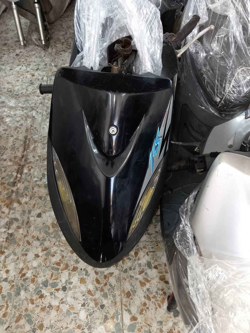 السلام عليكم شباب 
دراجات  ماكس عدله ومنغولي وبوليسي كله جديد 
حاويه اليوم 
المنغولي ب 900 الف 
العدله ب 1100 واحد وميه 
وموجود بوليسي. الوان حلوه مسطره وعاديه 
العنوان بغداد المدينه قرب سوك الاولى قطاع 5 
قرب كوفي زيكو  مجمع عباس الدراجي
هاتف ***********
