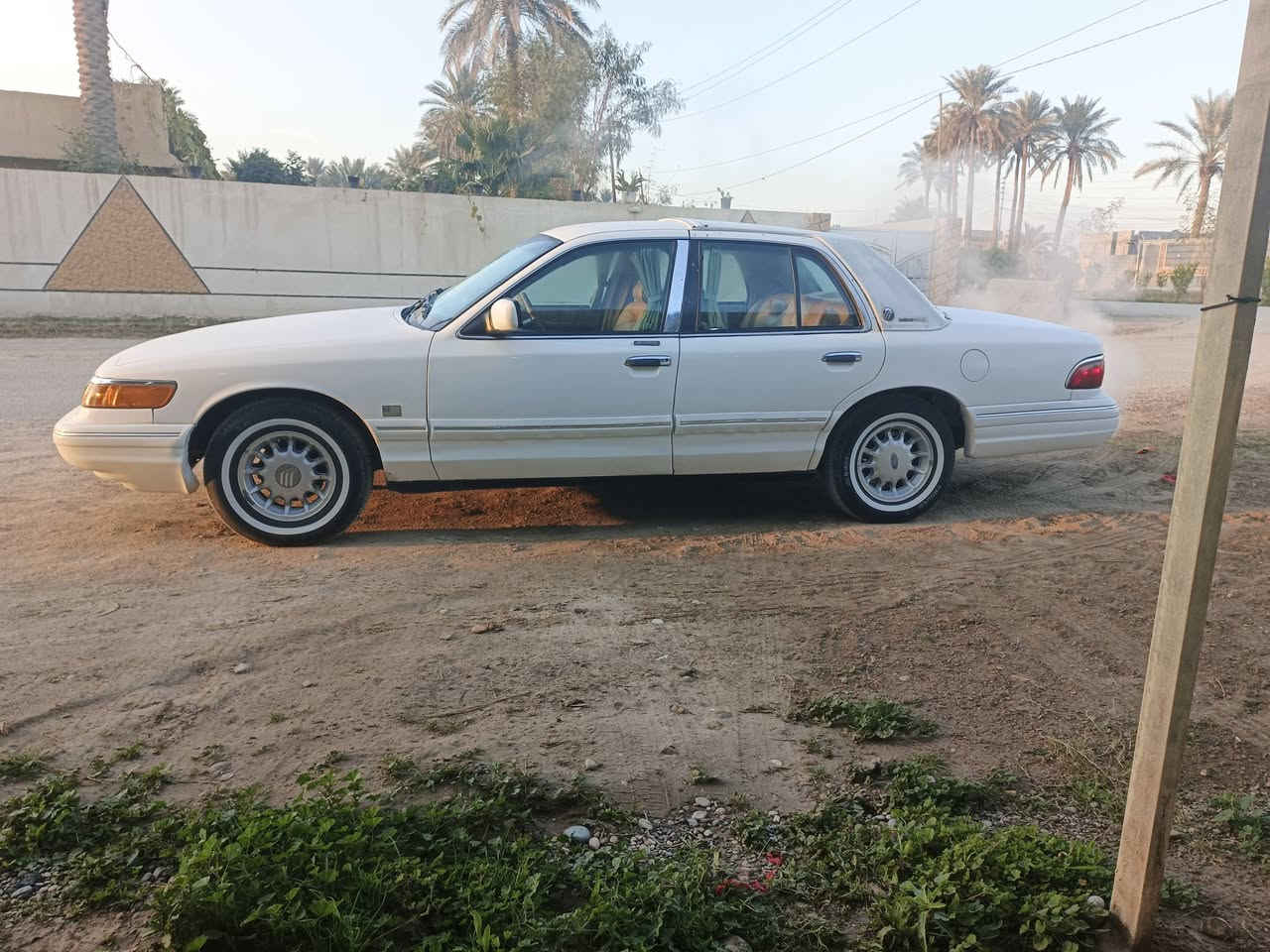 للبيع فورد ميركوري جراند ماركيز موديل 1995
سيارة أمريكية أصلية، محرك 8 سلندر (V8) قوي وناعم، مناسبة للسفر والاستخدام اليومي، معروفة بالراحة والثبات على الطريق.

المواصفات:

- فورد ميركوري جراند ماركيز 1995
- محرك 8 سلندر
- قير أوتوماتيك
- القير جديد (بالكارتون) وتم تركيبه حديثاً
- مكيف وتدفئة وتبريد
- باور ستيرن
- زجاج كهربائي
- سيارة واسعة ومريحة

ملاحظات:

- توجد ضربة في باب السائق والباب الخلفي جهة السائق.
- السيارة شغالة وتستخدم بشكل طبيعي ويومي.

السعر: قابل للتفاوض للجادين فقط.

للاستفسار الاتصال على الرقم: _____***********_____
العنوان: ____ديالى المقدادية
سنويه لل30كفاله كل الاصوليات ______
